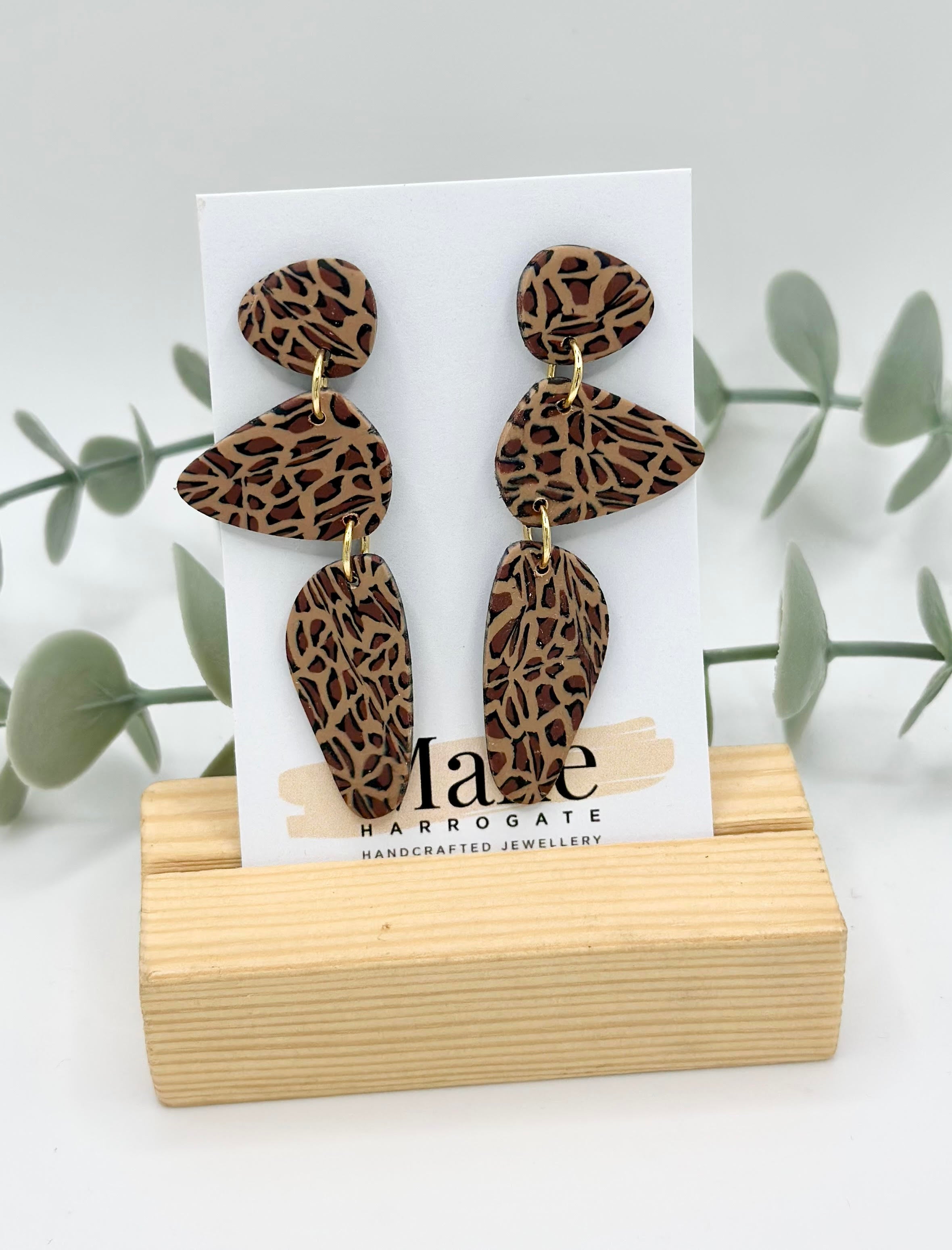 Tan Leopard - The Pebble